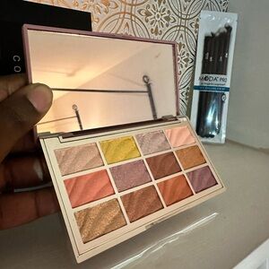 Ciaté London - The Velvet Palette - Vibrant 12-Color Eyeshadow Palette